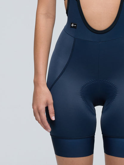 Detalle de costuralas pantaloneta de ciclismo mujer marca givelo azul oscura